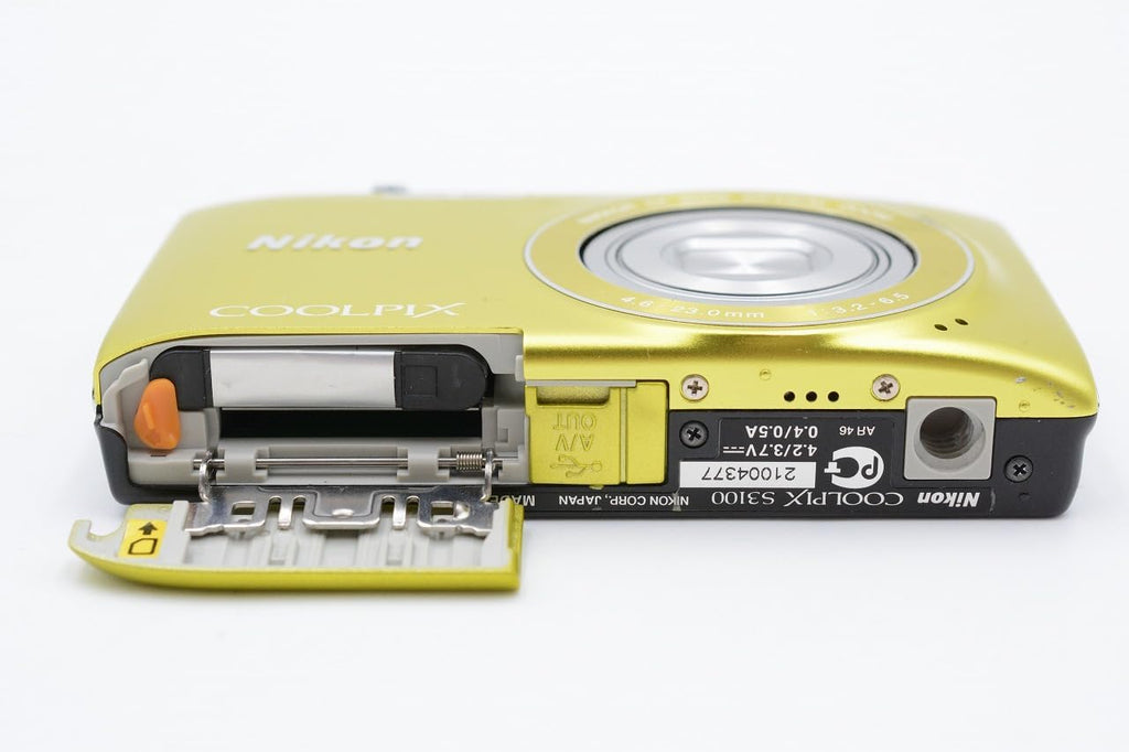 Nikon COOLPIX S3100 14 MP Digital Camera with 5x NIKKOR Wide-Angle Optical Zoom Lens and 2.7-Inch LCD (Yellow)