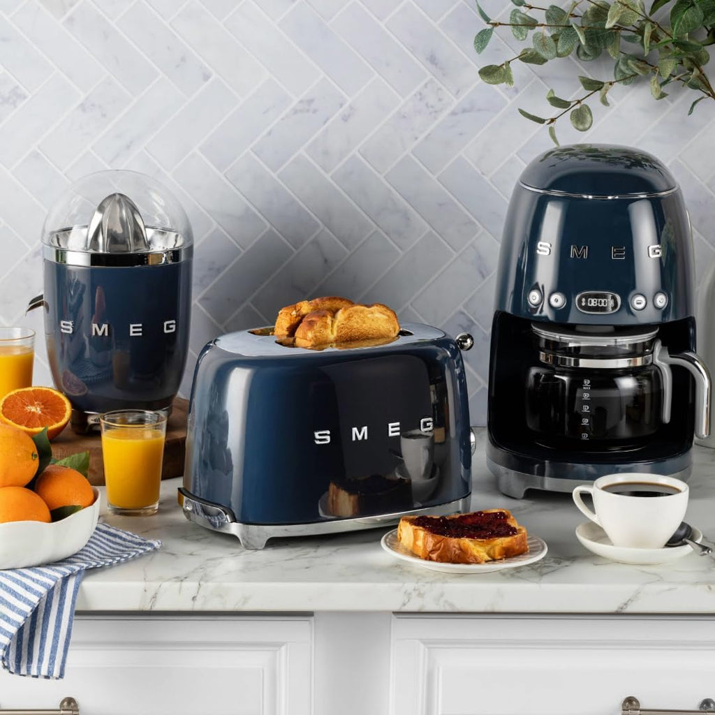 SMEG 50's Retro Style Citrus Juicer with Drip Free Spout, Automatic Activation, and Efficient Straining, Navy