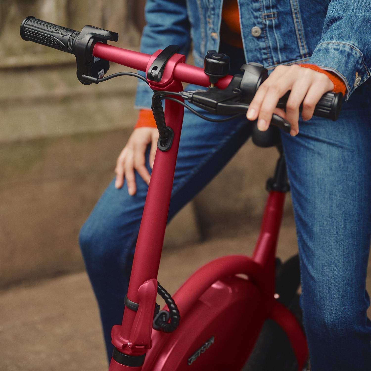 Jetson Bolt Electric Bike, Foot Pegs, Easy-Folding, Built-in Carrying Handle, Twist Throttle, Cruise Control, Up to 15.5 MPH, Range Up to 15 Miles, Ages 13+
