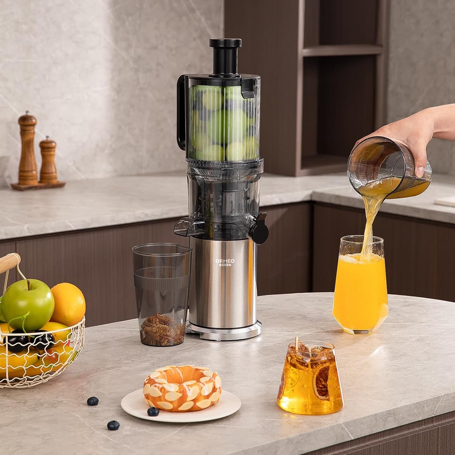 Juicer Machines, Cold Press Juicer with 5.0' Large Feed Chute Fit Whole Fruits & Vegetables, Stainless Steel Masticating Juicer With Pulp Seperation, 99% Juice Purity, 200W Quiet Motor, Easy to Clean