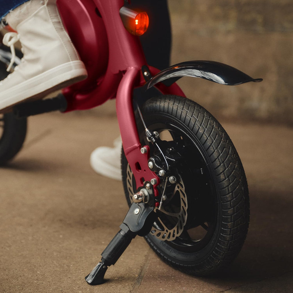 Jetson Bolt Electric Bike, Foot Pegs, Easy-Folding, Built-in Carrying Handle, Twist Throttle, Cruise Control, Up to 15.5 MPH, Range Up to 15 Miles, Ages 13+