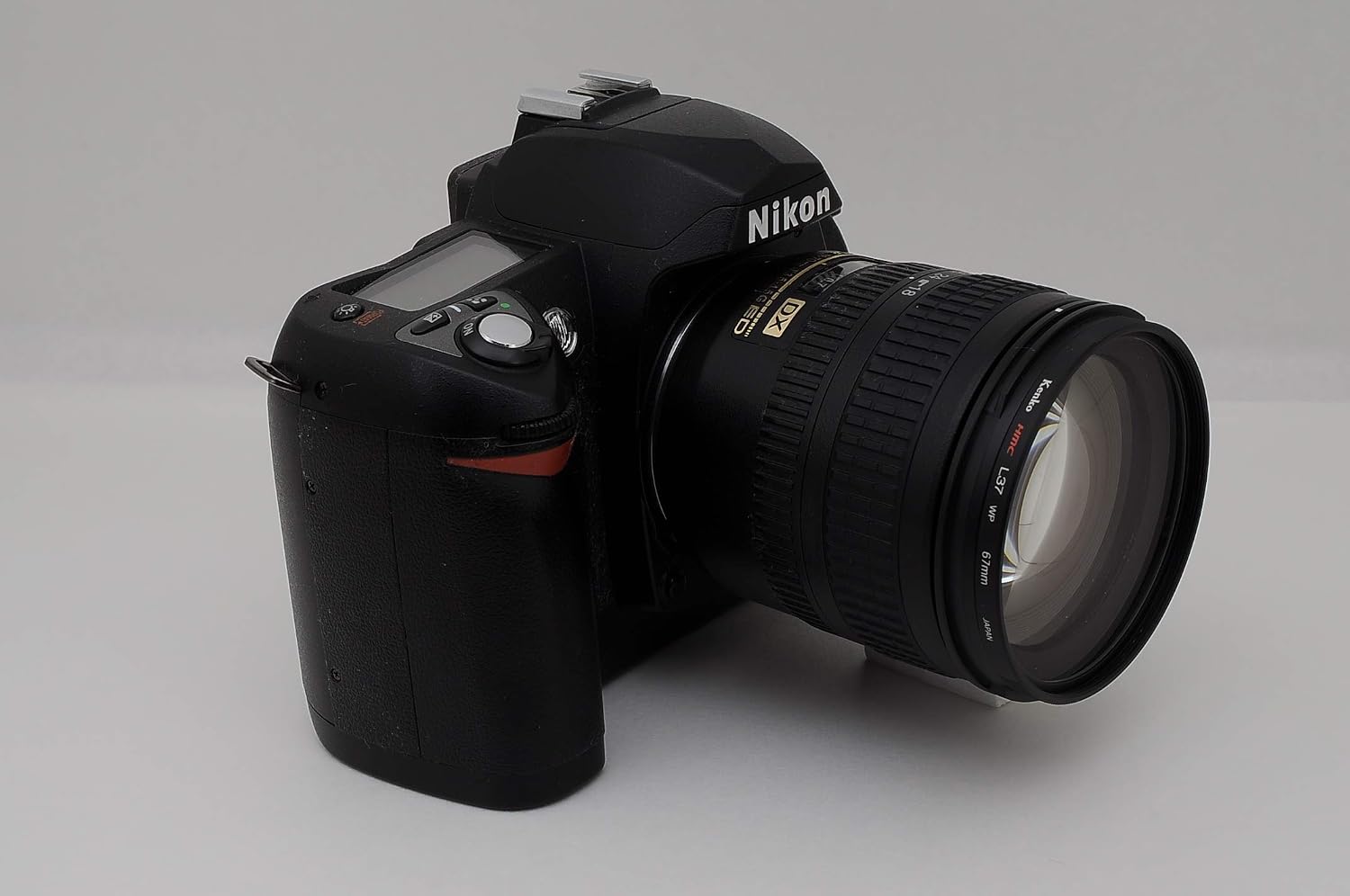 Nikon D70 6.1MP Digital Camera Kit with 18-70mm Nikkor Lens Black