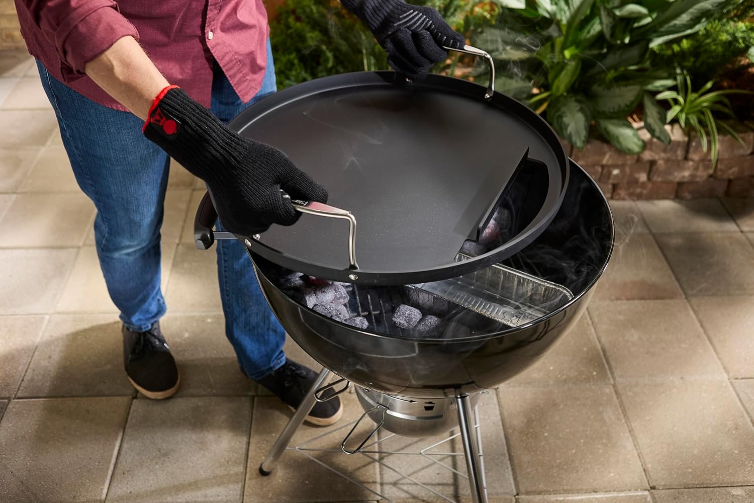 Weber Rust‑Resistant 22' Round Griddle Insert – Pre‑Seasoned Carbon Steel with Handles, Edge‑to‑Edge Cooking Surface, Fits 22' Weber Kettle Grills