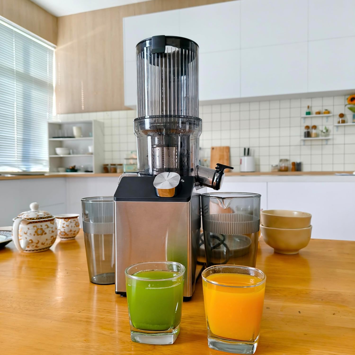 Cold Press Juicer, Wide Feed Chute Juicer Machines, Stainless Steel Slow Masticating Juicers Easy to Clean, Vegetables & Fruits Juice Extractor, High Juice Yield, Silver Knob