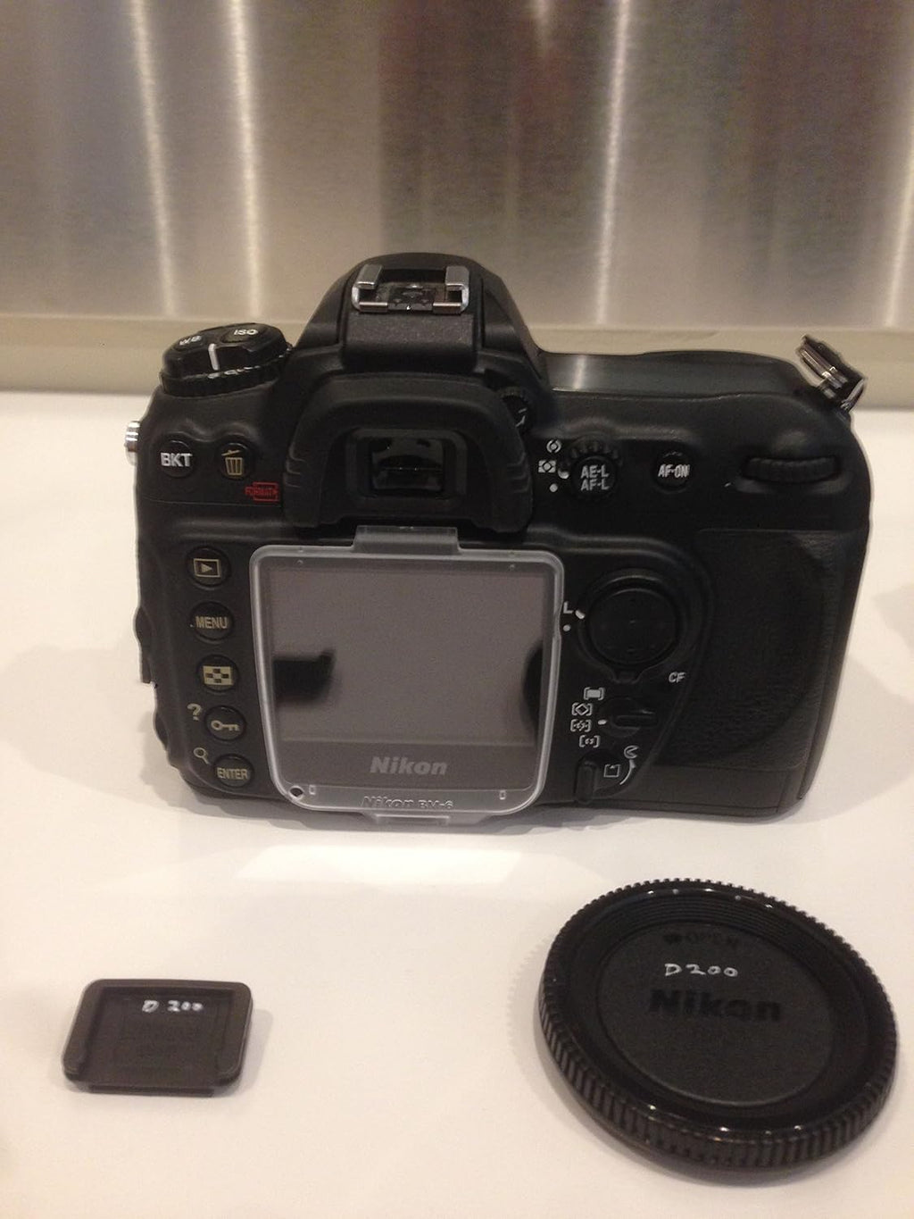 Nikon D200 DSLR Camera with 18-200mm f/3.5-5.6G ED-IF AF-S Nikkor Zoom Lens (OLD MODEL)
