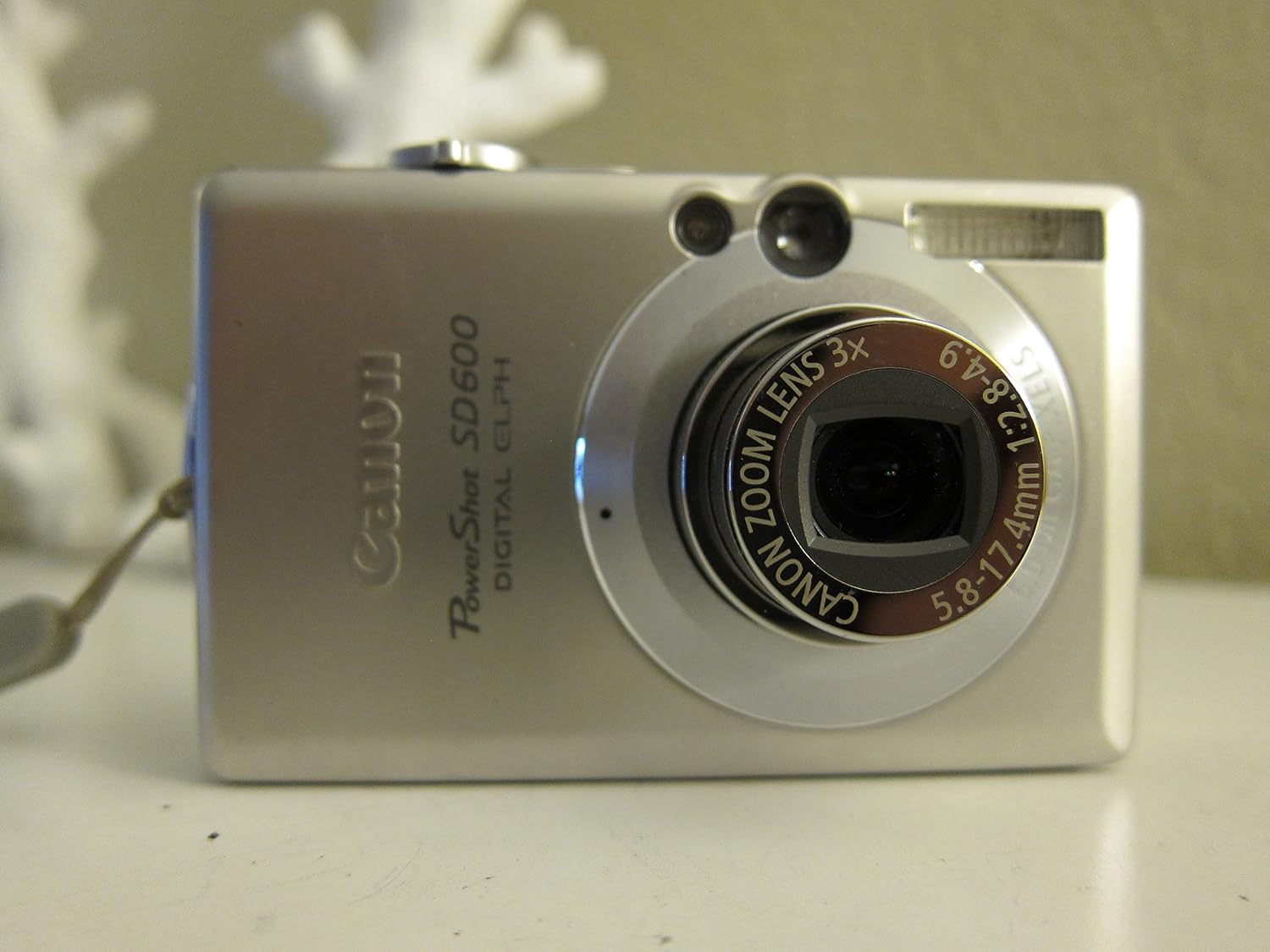 Canon PowerShot SD600 6MP Digital Elph Camera with 3x Optical Zoom (OLD MODEL)
