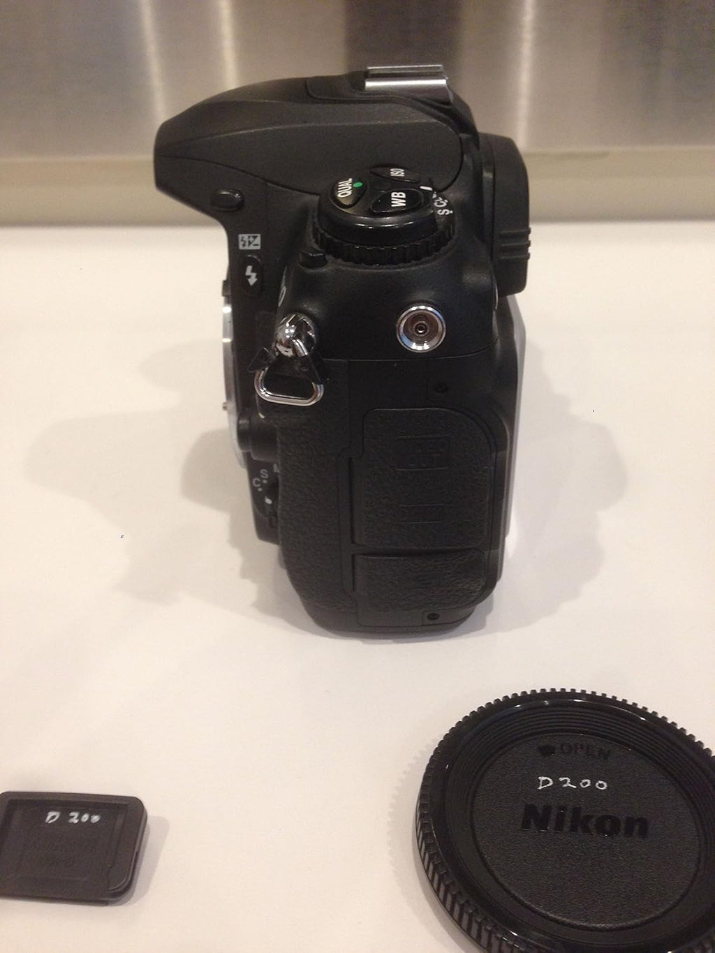 Nikon D200 DSLR Camera with 18-200mm f/3.5-5.6G ED-IF AF-S Nikkor Zoom Lens (OLD MODEL)