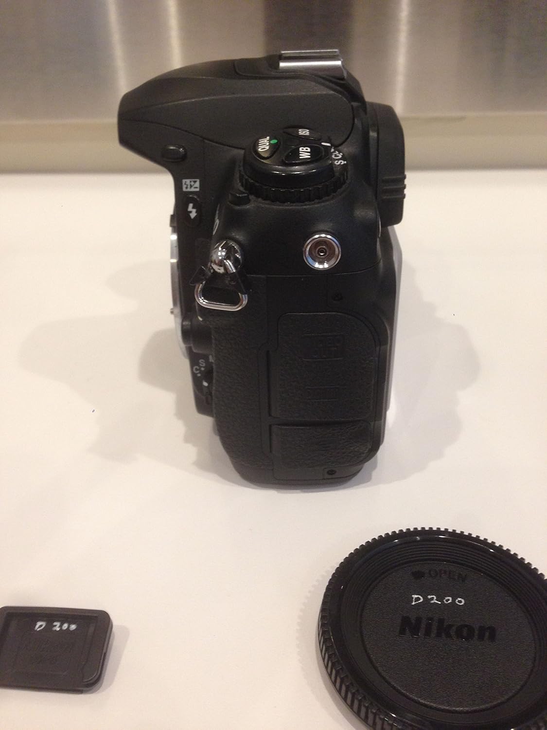 Nikon D200 DSLR Camera with 18-200mm f/3.5-5.6G ED-IF AF-S Nikkor Zoom Lens (OLD MODEL)