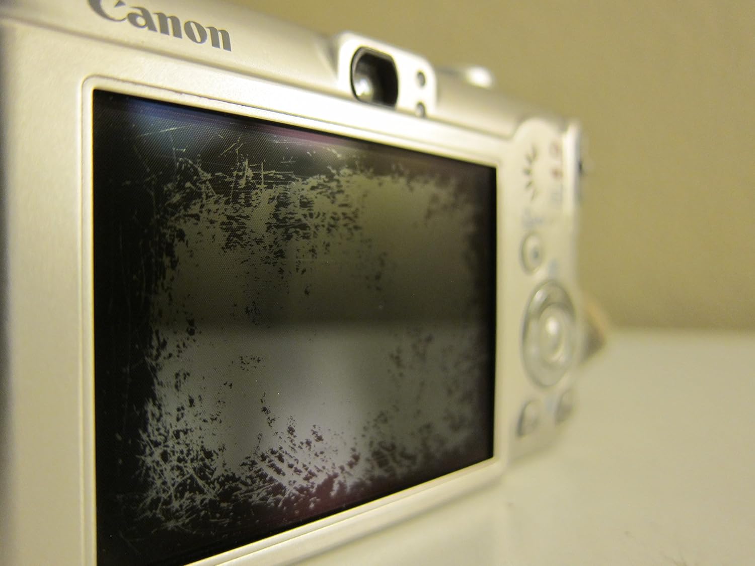 Canon PowerShot SD600 6MP Digital Elph Camera with 3x Optical Zoom (OLD MODEL)